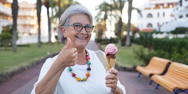 10 astuces pour cultiver une attitude positive chez les seniors