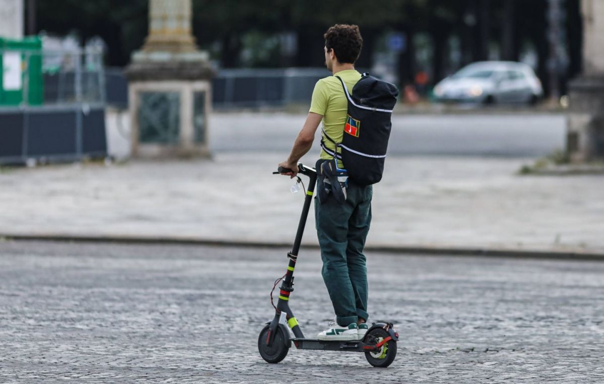 Nîmes renforce la sécurité des trottinettes électriques avec l'obligation du casque