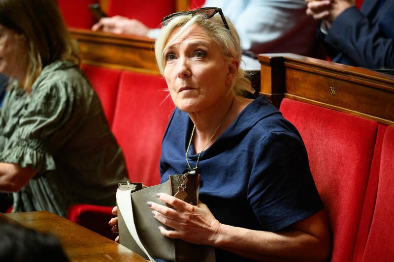 Le parquet général abandonne l'appel dans le procès RN : quelles implications pour Marine Le Pen ?