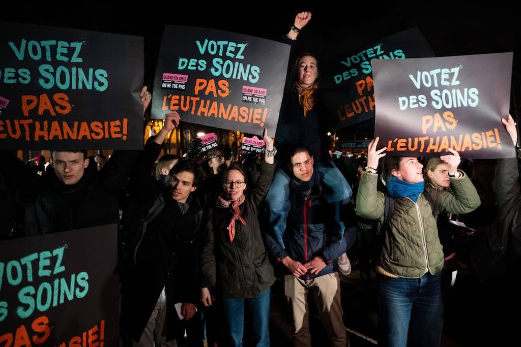 Euthanasie : un choix ou une abdication de la société ?