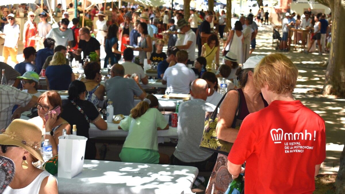 Un festival gourmand rayonnant malgré la chaleur à Châteauneuf-le-Rouge
